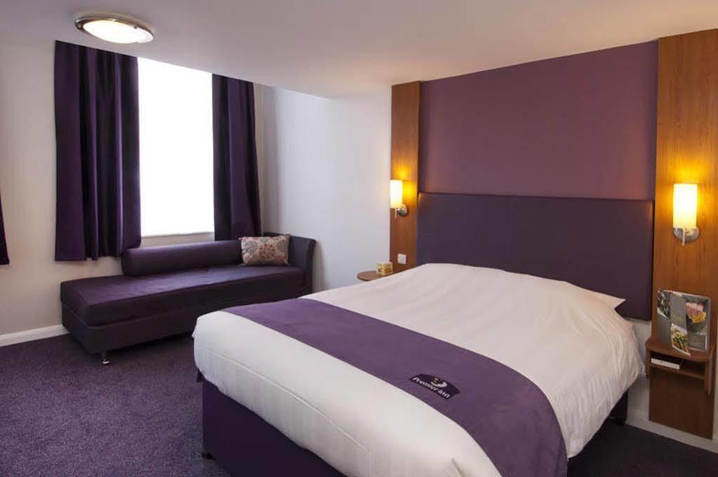 Premier Inn Bicester Ngoại thất bức ảnh